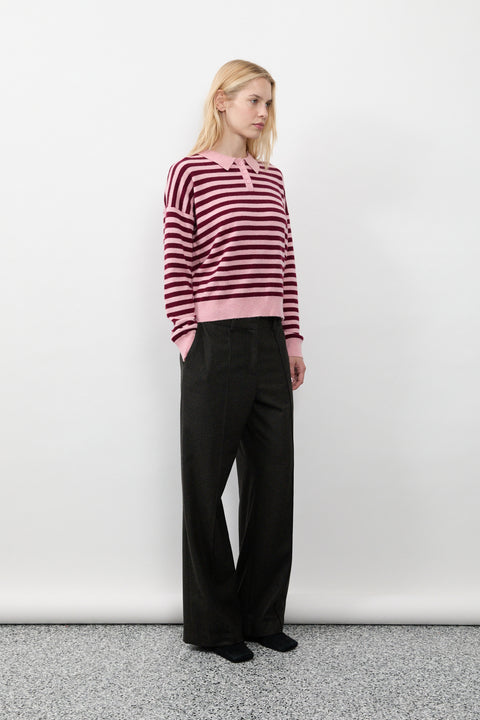 Karolina is 5'10" and wears XS-S