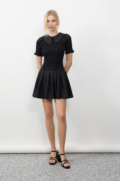 Karolina is 5’10” and wears S