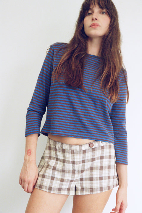 Scarlet is 5’10” and wears S