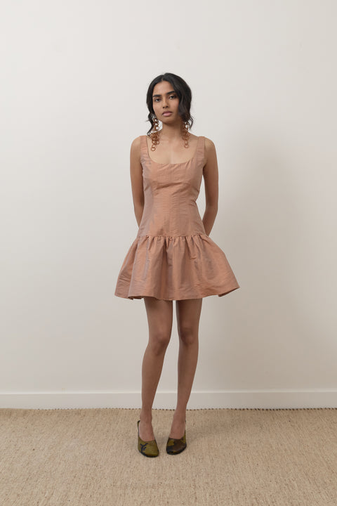 Silvia is 5’6” and wears XS