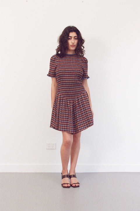 Mikaela is 5'3" and wears XS