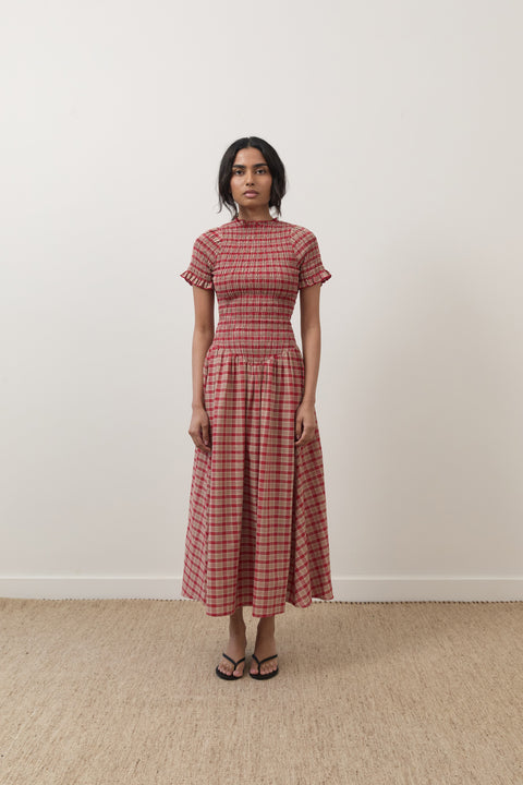 Silvia is 5’6” and wears XS