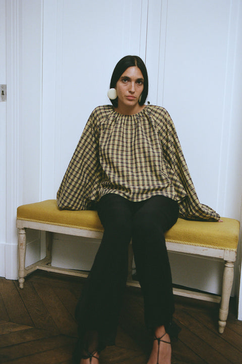 Valentine is 5'9" and wears M