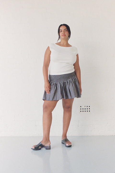 Oleeta is 5’8” and wears L