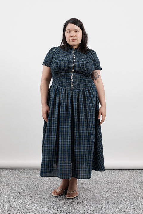 Laurrie is 5'5" and wears 2XL