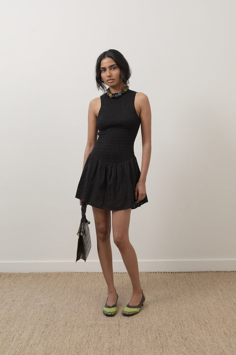 Silvia is 5’6” and wears XS