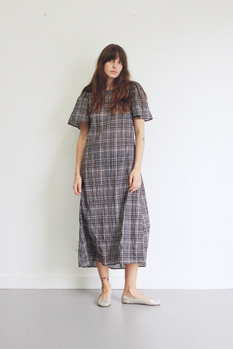 Scarlet is 5’10” and wears S