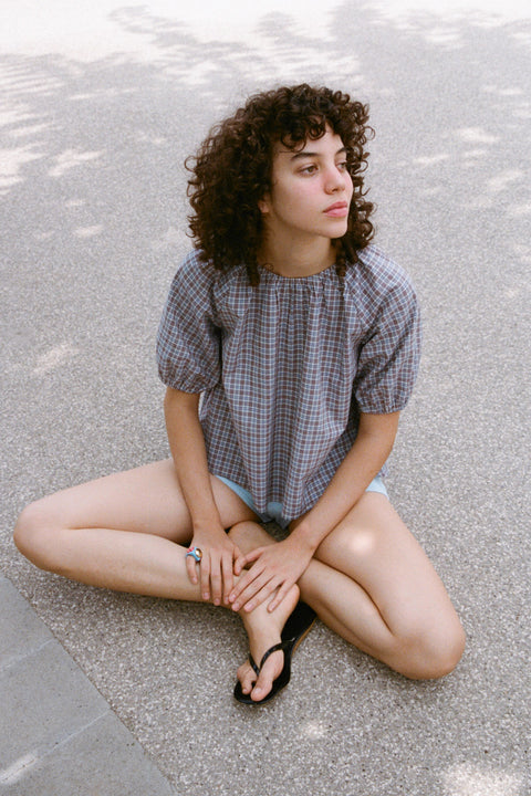 Agustina is 5’10.5” and wears S