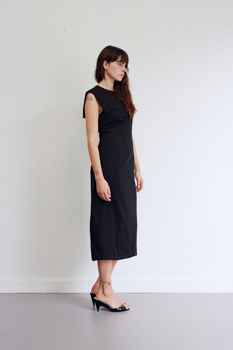 Scarlet is 5’10” and wears S